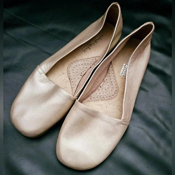 What's What by Aerosoles metallic Beige Sheen Leather Pump Comfort Flats Sz 6 US - Picture 2 of 10